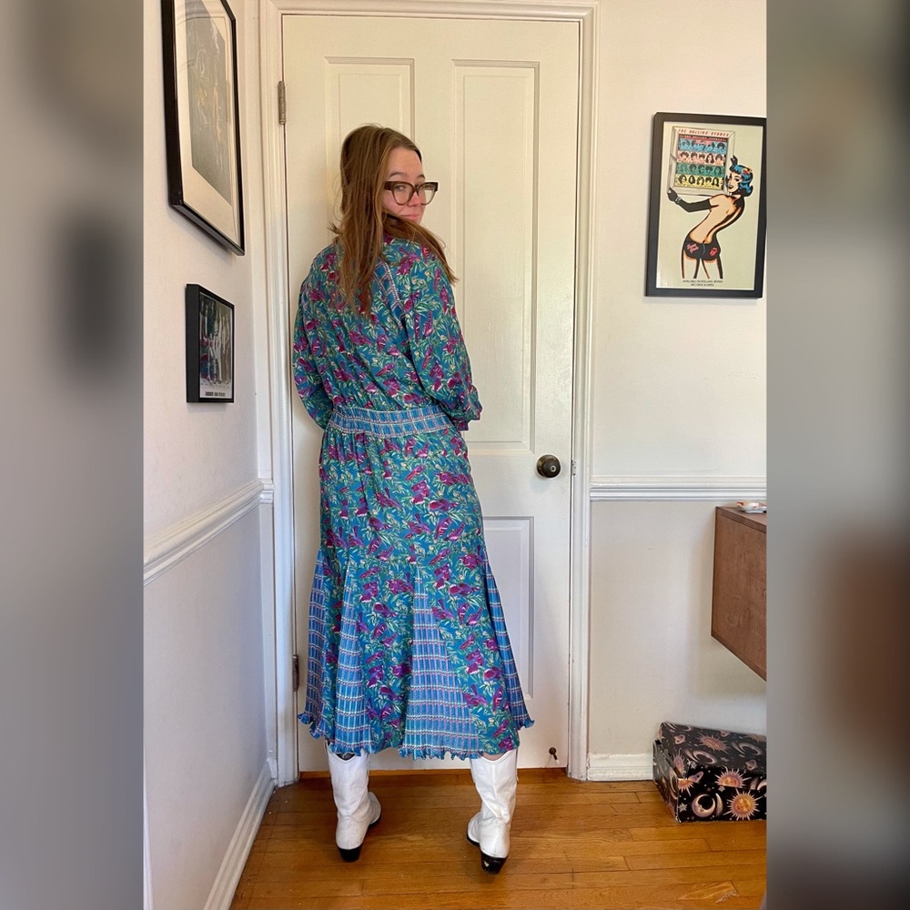 SOLD | 80s Vintage Diane Freis Bird Print Ruffle Dress - Picture 3 of 9